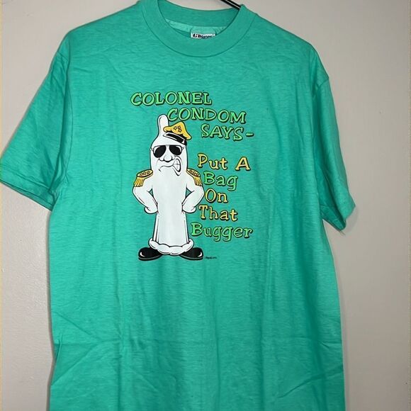 Vintage Colonel Con***Says Put a Bag On That Bugger Hanes Pocket T-shirt Sz L - Picture 3 of 10